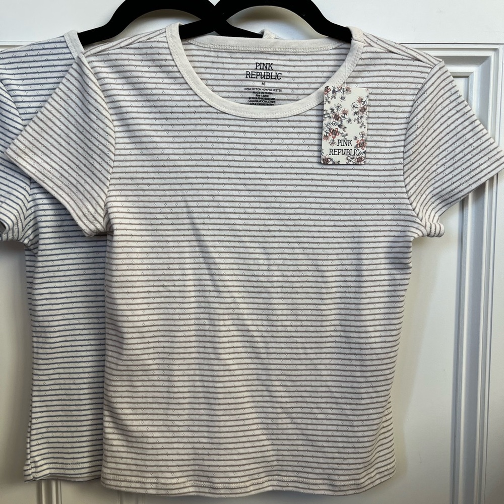 NWT PINK REPUBLIC (2) Cropped T-Shirt - Picture 2 of 5